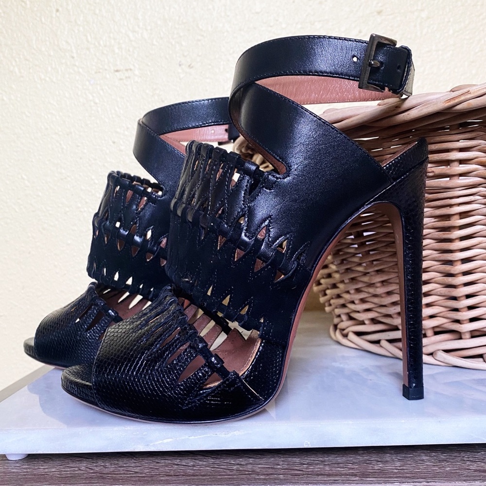 Auth. ALAÏA Black Snakeskin Embossed Strappy Heels - Picture 2 of 9